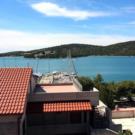 Charming In Of 40m² With Parking Tisno