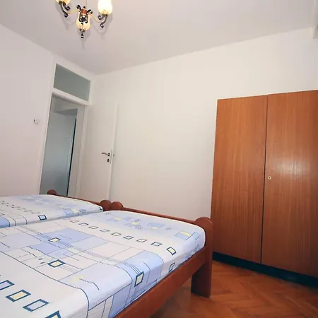 Charming In Of 40m² With Parking Apartamento Tisno