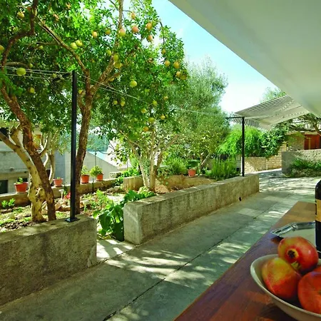 Apartamento Charming In Of 40m² With Parking Tisno