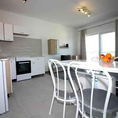 Charming In Of 40m² With Parking Tisno